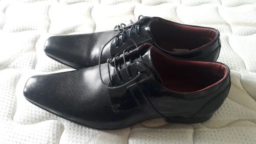 Sapatos sociais pretos de couro