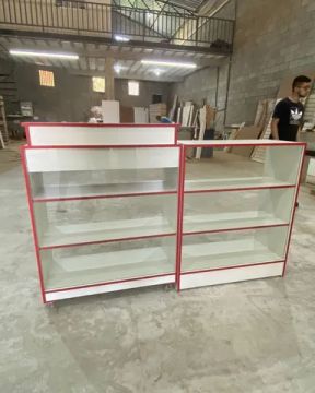 BALCÃO CAIXA VITRINE + BALCÃO VITRINE COM FITA VERMELHA MDF 