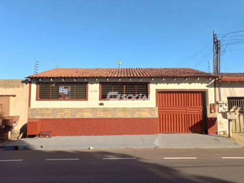 Casa ampla para locação próximo do Porto Velho Shopping. Av. Pinheiro Machado, B. Flodoald