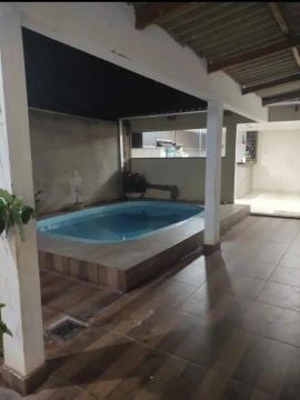 Casa com piscina e área gourmet - oportunidade única!