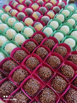 Brigadeiros deliciosos para o seu dia ou para sua festa!