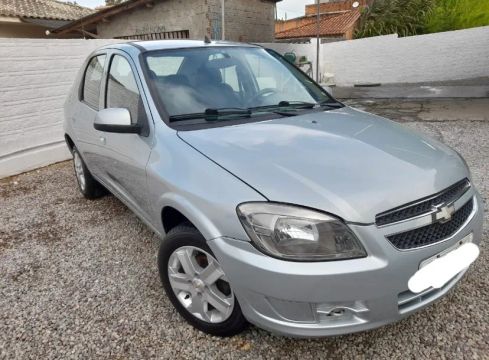 Vendo Prisma 2012 completo, abaixo da Fipe
