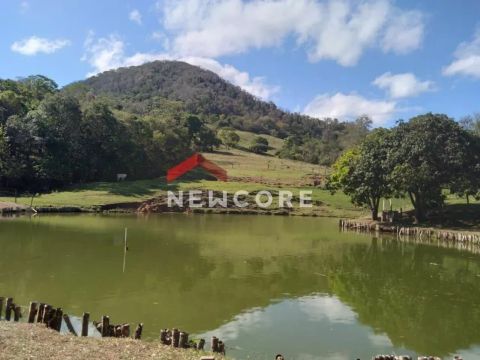Sítio em Pardinho - Centro - Pardinho/SP