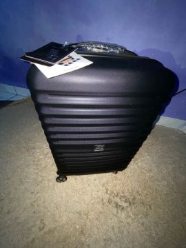 Mala de viagem de 10kl nunca usada 