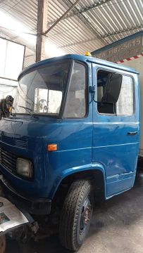 Vendo ou troco caminhão 608 ano 78