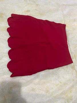 Saia Vermelha com Detalhes em Renda