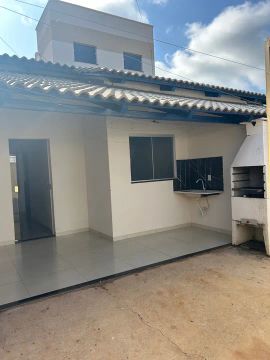 Alugo casa 2/4 sendo uma suíte 