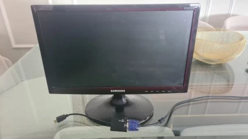 Monitor Samsung S19C301F 18.5" Led. Cabo de energia e Cabo VGA. Incluso Adaptador HDMI