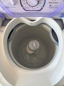Máquina de Lavar Electrolux 8,5kg semi nova 
