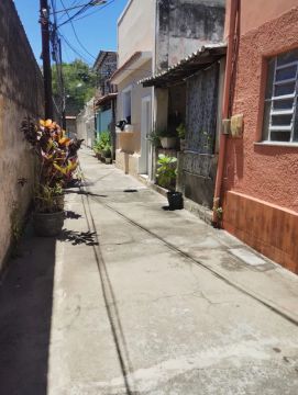 Ótima casa de vila fechada com portão no Barreto
