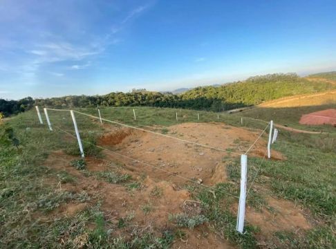Terrenos de 600m² em Igaratá  Condomínio Fechado a 7 Minutos da Represa Marina