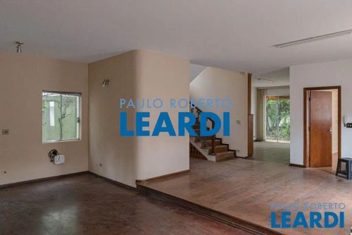 CASA ASSOBRADADA - PACAEMBÚ - SP