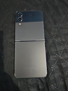 Smartphone dobrável Samsung Galaxy Z Flip 4