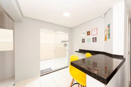 Oportunidade Única! Sobrado Triplex em Condomínio Fechado!