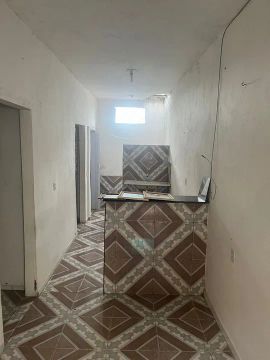 Casa em ótima localização nos fundos 