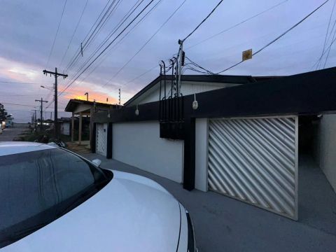 Casa com 2 quartos em condomínio fechado