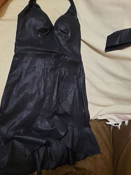 Maravilhoso vestido frente única com bojo, discreto brilho e tecido com strech