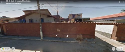 Casa com Sobrado e Piscina - Excelente Oportunidade!