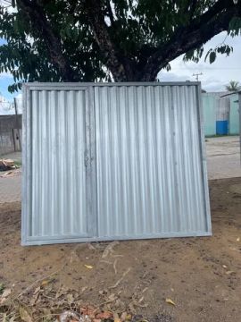 Portão de corre com social 