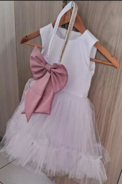 Vestido de festa infantil branco com laço rosa