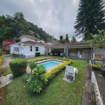 Casa com 6 Quartos à venda, 450m² - Quarteirão Ingelheim - RJ