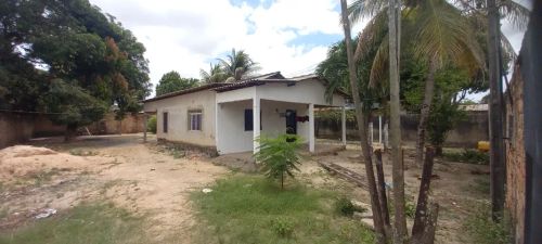 2 terrenos com 1 CASA ,no bairro EQUATORIAL, a 100 metros da av. ATAIDE DE TEIVE. 