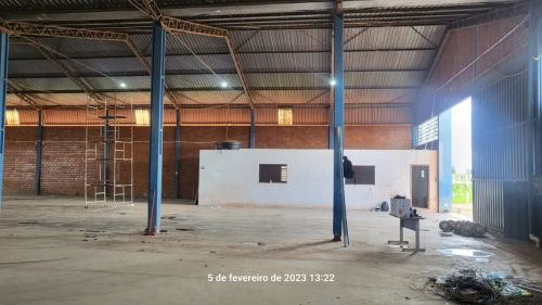 Alogo no distrito industrial um barracão