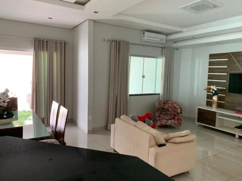 Vende-se Sobrado com 4/4 no centro de Palmas - To