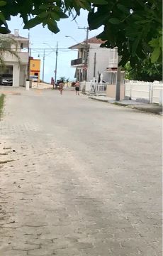 Tem vaga para o carnaval .Alugo casa a 1 minuto a pé do mar 