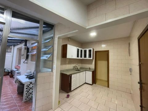 Imóvel com sacada, 110 m² privativos  e 3 quartos em frente a UFRGS!