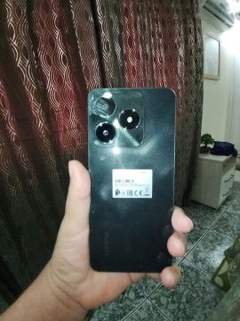 Vendo este realme C61 256g 12 ram zerado com nota fiscal e assessórios liga *49