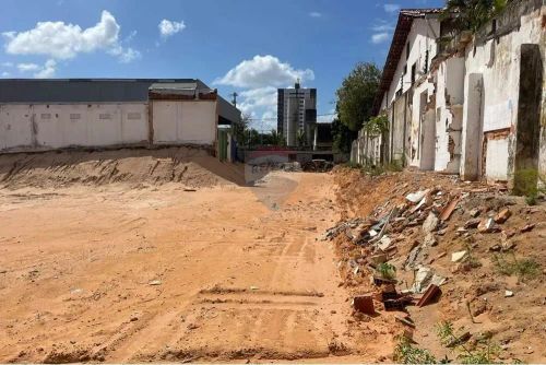 Terreno Comercial para locação - Ideal em Fortaleza: 1500m² Vago!