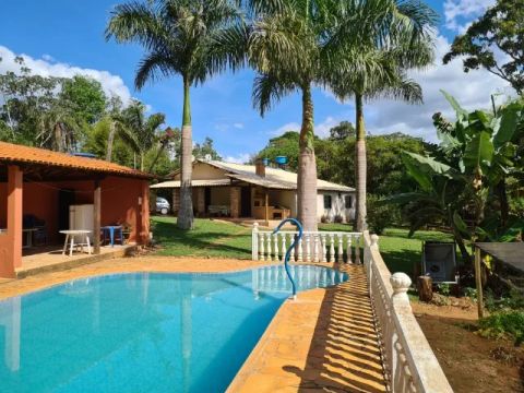 Sitio de 6000m2 completo com toda infraestrutura