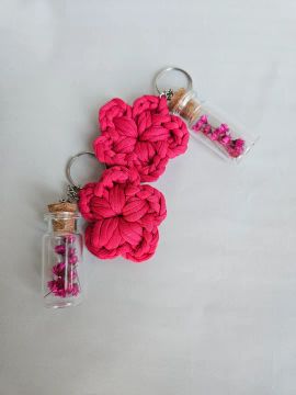 Kit 10 chaveiros flor + garrafinha 