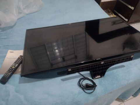 Vendo uma TV smart 32 polegadas da AOC wi-fi YouTube entrada HDMI USB
