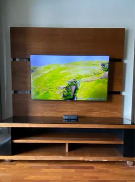 Rack e painel para TV de madeira