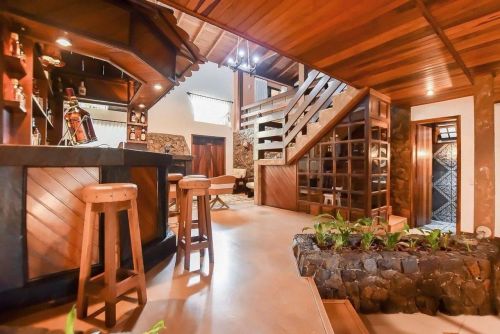 Casa 5 Dormitórios, 3 Suítes, 480 m², à venda por R$ 1.970.000 - Ahú, Curitiba (PR)