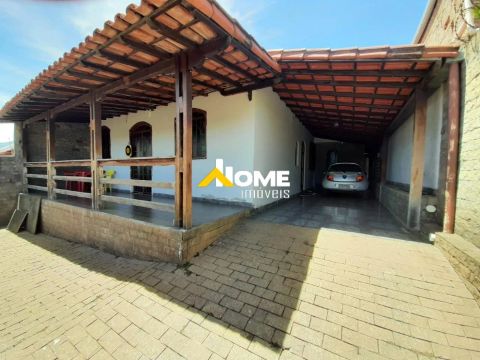 Casa a venda no Teixeira Dias.