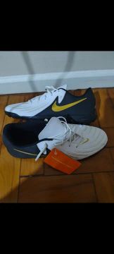 Chuteira Nike Phantom GX II Club Society<br>Tamanho: 44<br>Cor: Branco<br>Quantidade: 1