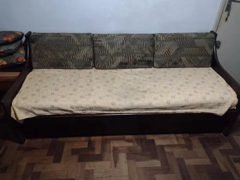 "sofa de madeira antigo" no Brasil