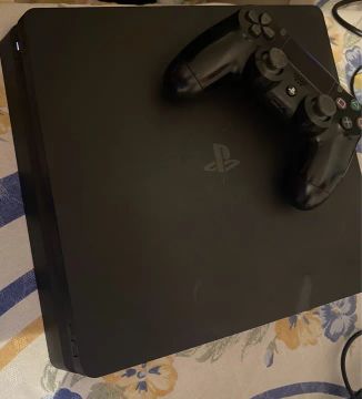 Playstation 4 slim 400gb com 94 jogos(80 comprados e 14 mídia fisica)
