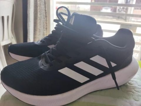 Tênis Adidas 