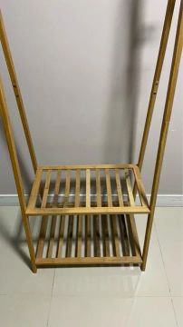 Arara com prateleira para organização 
