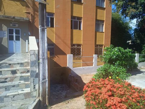 Alugo apto.Eng Velho Brotas. Cond Castro Alves 