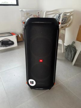 Som JBL 710 