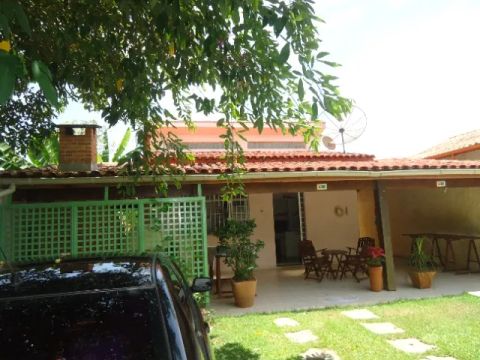Casa no Centro de Bertioga - 600mts. da Praia.