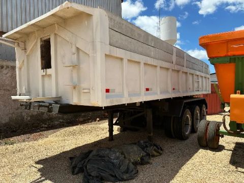 Carreta Caçamba Randon 1990 - Robustez e Capacidade para o Transporte Pesado