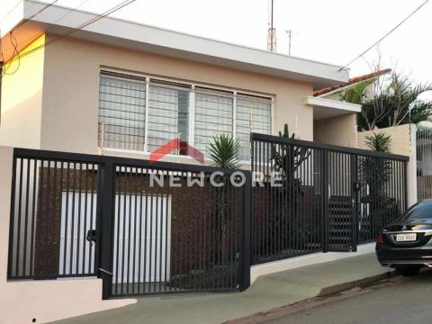 Casa de Vila em Rua Pedro de Barros Filho - Jardim Dona Nicota de Barros - Botucatu/SP