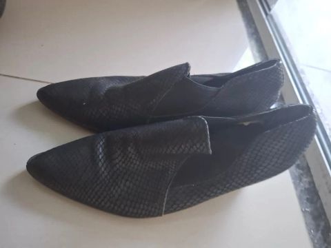 Sapato feminino tipo bota cano curto Preta em Couro