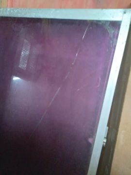 Janela de vidro com moldura de alumínio